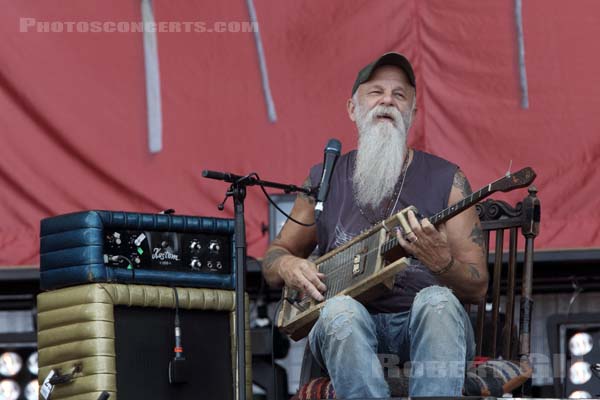 SEASICK STEVE - 2017-07-02 - ARRAS - La Citadelle - Main Stage - 